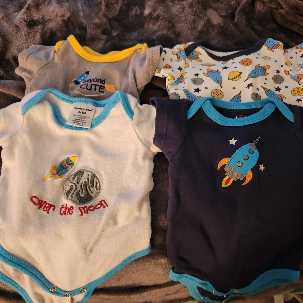 4pack of space onesies